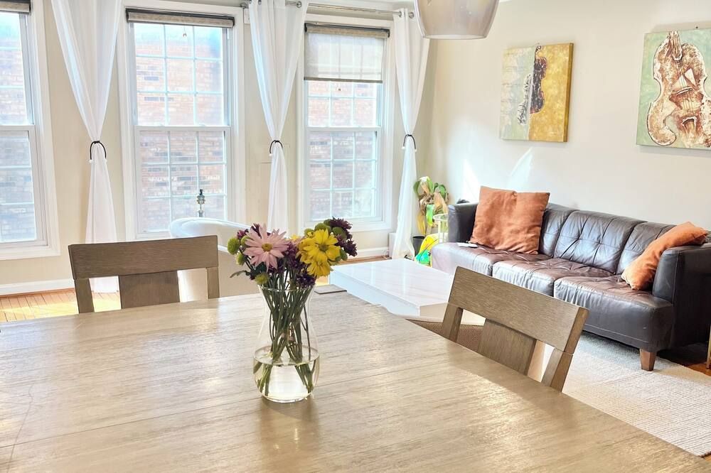 Walk to Nats and Audi Stadiums, close to Museums and US Capital w/ Free Parking - واشنطن د.ك. - غرفة طعام