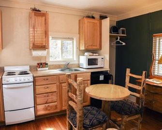 Triple R Cottages: 4 1 Bedroom Cabin - Estes Park - Kitchen
