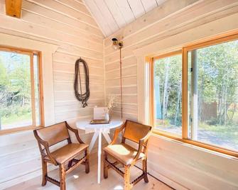 Lake Superior Views w/ Sauna - Near GM + Dog Friendly. 1min Walk to Beach. - Grand Marais - Dining room
