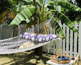 New To Vrboluxury Cottagedouble Kayak, Beach Snorkel Gear! Outdoor Shower! - Spanish Wells - Patio