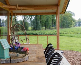 Tent Lodge With Dishwasher in Twente - Haaksbergen - Binnenhof