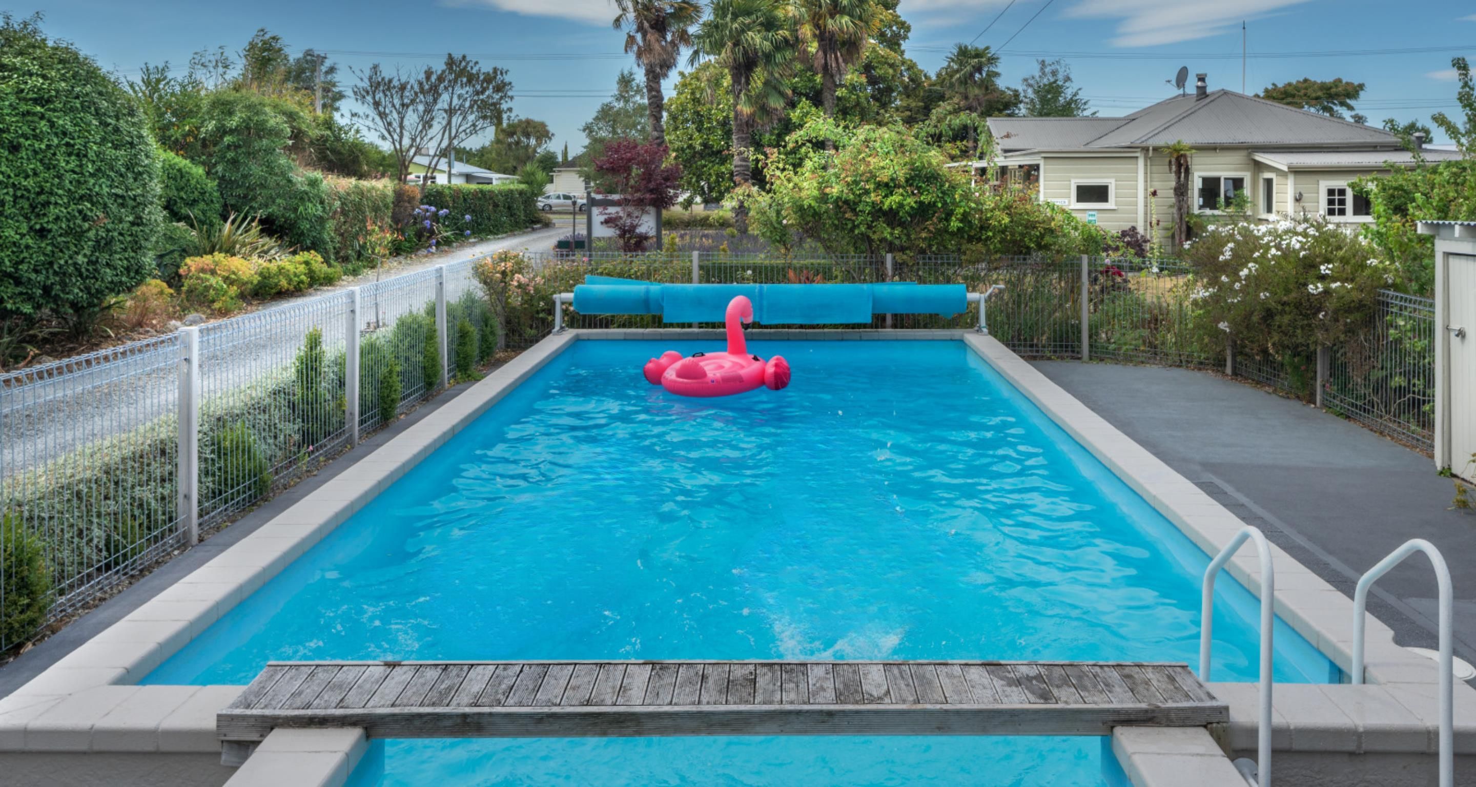 U Studios Masterton, SureStay Collection by Best Western - Masterton - Bazén
