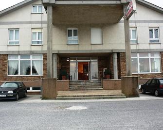 Hostal Chiquin - Tapia de Casariego - Edificio