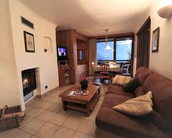 Chalet Bouquetin- Martre - شومباني-أون-فانواز - غرفة معيشة