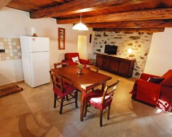 Les Cors by Interhome - Fénis - Comedor