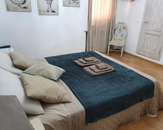 Dago Farmhouse - Cerchiaia - Bedroom