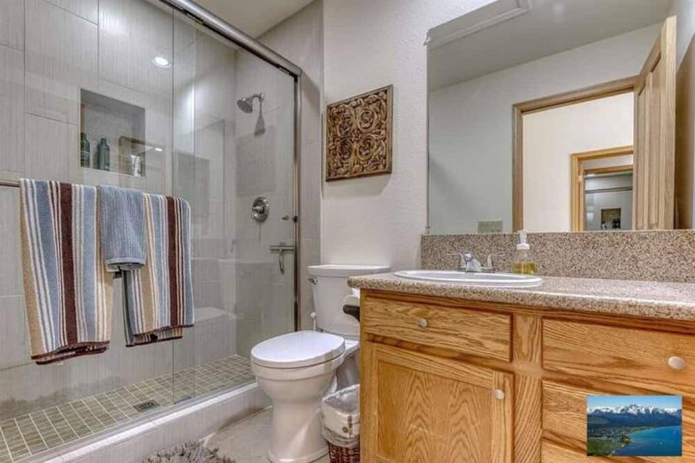 Bathroom view of 6000sf Pine House with indoor swimming pool