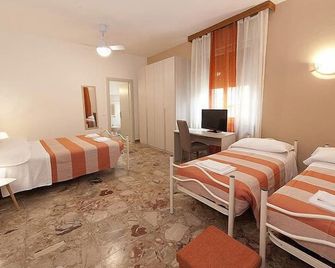 Gardenia Guest House - Forlì - Habitación