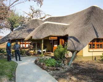 Gondwana Hakusembe River Lodge - Rundu - Lobby