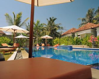 Nomada Villas - Kuta - Pool