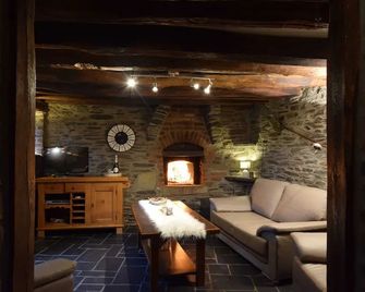 Independant Gite At The Calm Way In The Center Of The Village - Bastogne - Living room