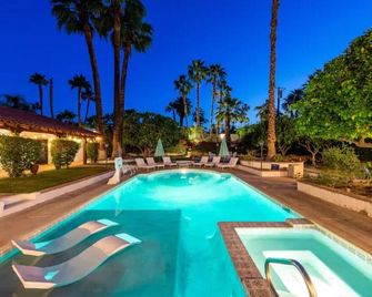 Spacious 4br Historic Spanish Estate/Pool,casita & Mountain Views/Old Las Palmas - بالم سبرينغس - حوض السباحة