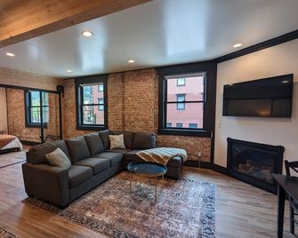 Linden Lofts - Wallace - Living room
