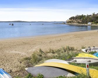 Beachfront Apartment Blackmans Bay - Kingston Beach - Strand