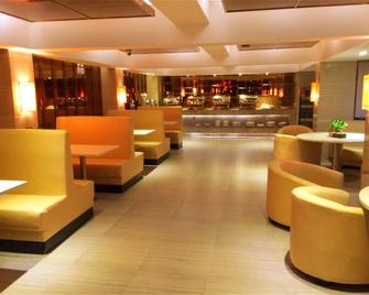 Super 8 by Wyndham Guangzhou Huanshi Xicun Subway Station - Cantón - Bar