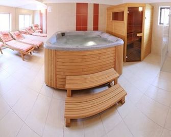 Hotel & Apartments U Cerneho Orla - Třebíč - Spa