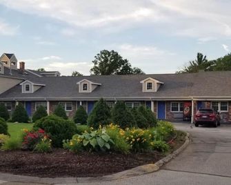 Affordable Sturbridge Stay with Onsite Parking, Cozy Beds & Free Breakfast - Sturbridge - Будівля