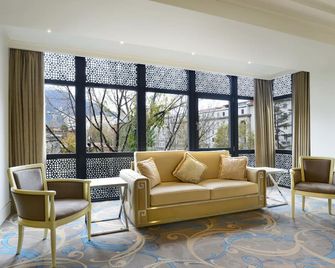 Ambassadori Hotel Tbilisi - טביליסי