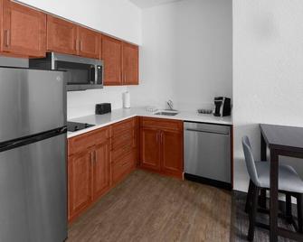 Tampa Bay Family Adventure: Pet-Friendly Suites with Kitchen | 4 Units - Oldsmar - Kuchyň