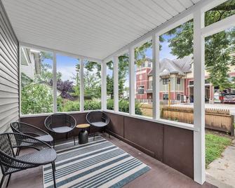 Beautiful 4BR 2 Bathroom House with Parking - Springfield - Patio