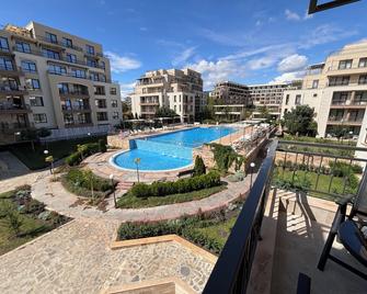 Sorrento - Menada Apartments - Sveti Vlas - Pool