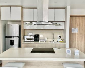 Hotel Brist0l Suites Centro Histórico - Cuenca - Kitchen