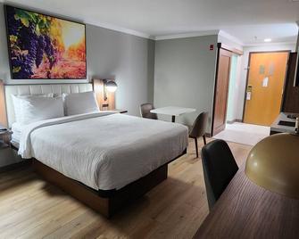 La Quinta Inn & Suites by Wyndham Yakima Downtown - Yakima - Bedroom