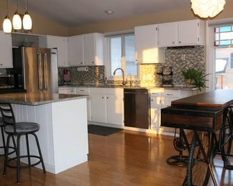 Roberds Lake Retreat - Faribault - Keuken