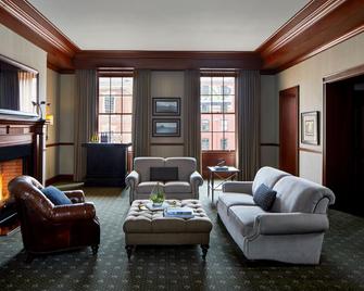 Lancaster Marriott at Penn Square - Lancaster - Living room