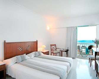 Tinos Beach Hotel - Kionia - Schlafzimmer