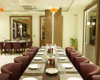 Capital O 46236 Hotel Amora - Rajnandgaon - Restaurant
