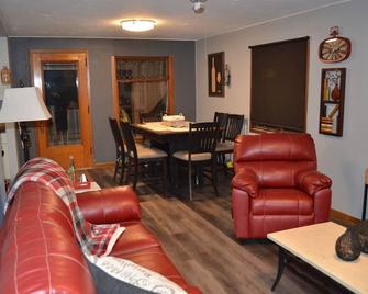 The Farmhouseonly in town - Sergeant Bluff - Living room