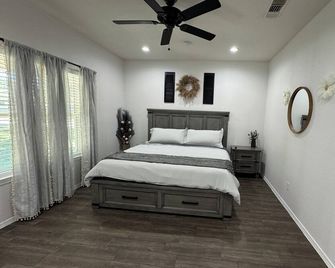 Burleson Farmhouse 3-bedroom house - Burleson - Спальня