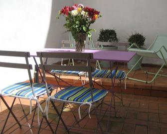 Quiet apartment with terrace in the historic center of La Rochelle - La Rochelle - Restaurant