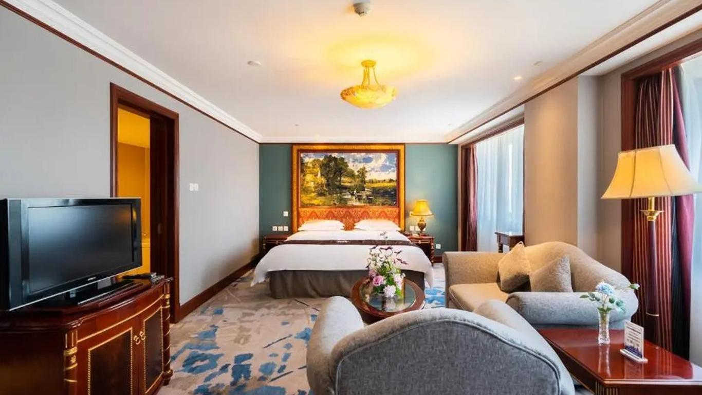 تيانين جينوانغ ريل إيستايت جولدن أوشن هوتل