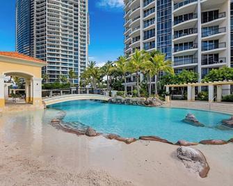 Surfers Paradise Getaway Amazing Resort Amenities - Surfers Paradise - Piscina