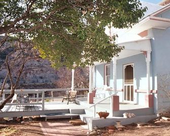 Stunning ViewsSteps to Main Street, Family and Pet-friendly, Free Parking - Bisbee - Patio