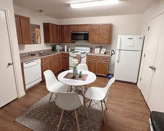 Spacious 3BR 2Bath Duplex- 5min to Fort Hood Clark Gate. - Copperas Cove - Кухня