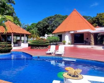 Casa de Campo Mia - Nueva Gorgona - Piscina