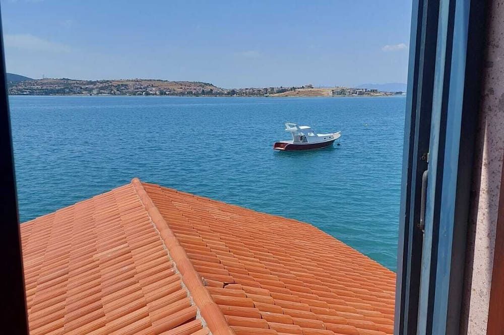 فيراهي إفلير أوتل - ايفاليك - شرفة