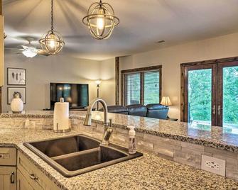 Beaver Lake Retreat w/ Lake Access & Fire Pit! - Garfield - Cocina