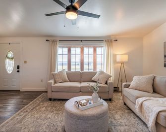 Rolling Hills Symphony - Shippensburg - Living room