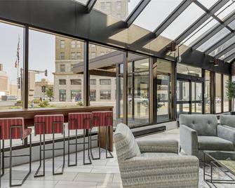 Best Western Plus Executive Residency Waterloo & Cedar Falls - Waterloo - Lobby