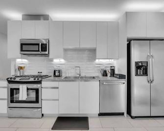 Stylish 1br Near Bokcntr-Gym,lounge,balcony,pet Ok - Tulsa - Kitchen