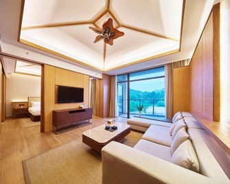 Nanjing Ziqing Lake Hot Spring Resort Hotel - Zhenjiang - Camera da letto