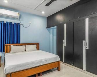 Cozy 2-bedroom apartment in fantastic Hyderabad with AC, WiFi - Hyderabad - Bedroom