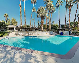 Beautiful Condo minutes from downtown, shared pools, hot tub, tennis & golf - Palm Springs - Pool