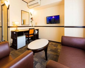 Toyoko Inn Keio sen Hashimoto eki Kita guchi - Sagamihara - Obývací pokoj