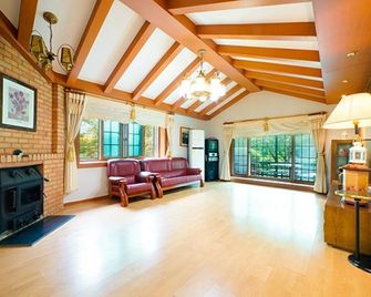 Hongcheon White House Pension - Hongcheon - Living room