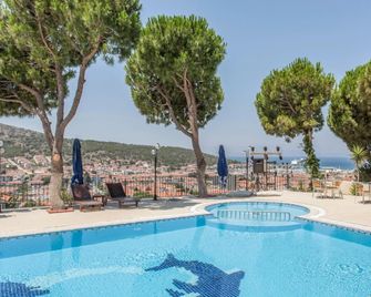 My Solmaz Hotel - Τσεσμέ - Πισίνα